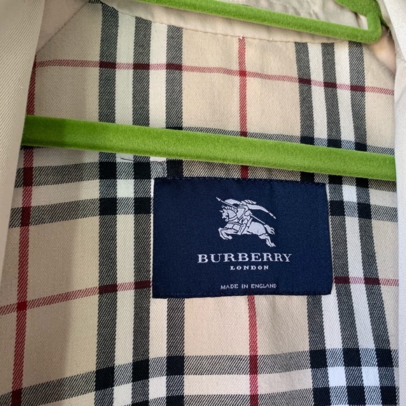 Medium length Burberry Trench Coat - Picture 2 of 4